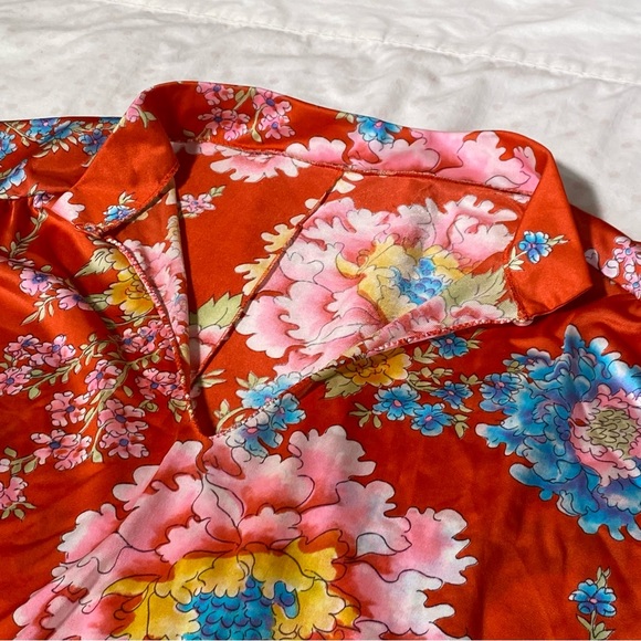 VINTAGE VANITY FAIR RED PRINT NIGHTGOWN - Picture 3 of 6